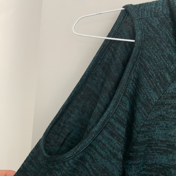 Womens cold shoulder turtleneck sweater - Picture 3 of 4